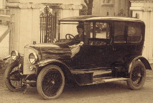 Drkopp-Wagen vor Drkopp-Villa 1918